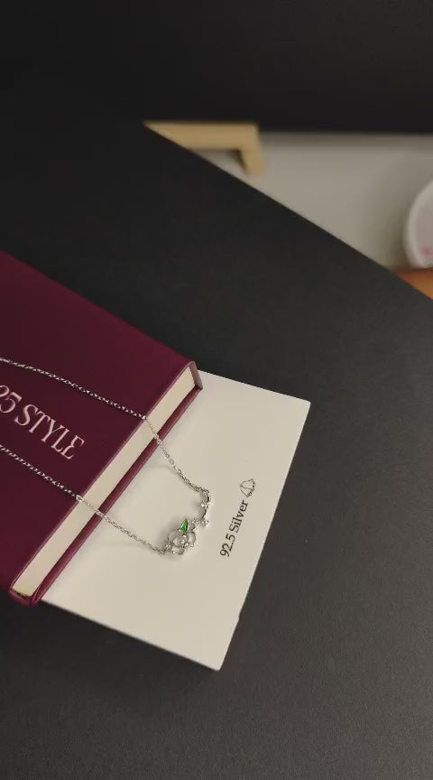 The White Rose Pearl Necklace